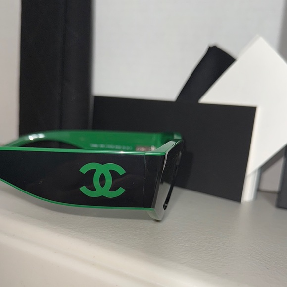 Chanel Green BLACK NEW AUTHENTIC RARE Sunglasses - Picture 1 of 7